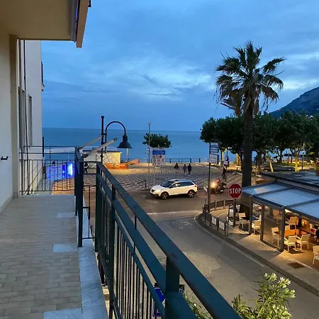 La Casa Lungo Il Mare 公寓 马奥莱